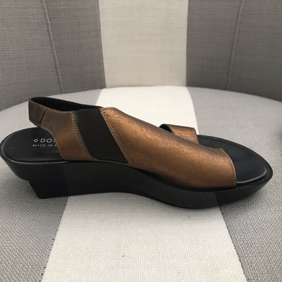 Donald J Pliner Size Bronze/Black Sandals - Picture 5 of 8